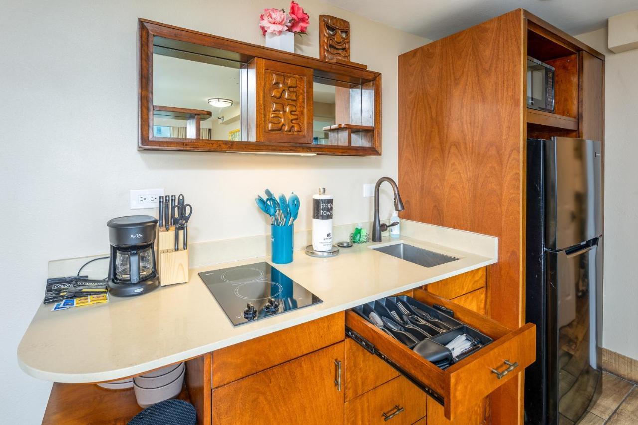 Gorgeous One Bedroom Bamboo Blocks From The Beach 檀香山 外观 照片