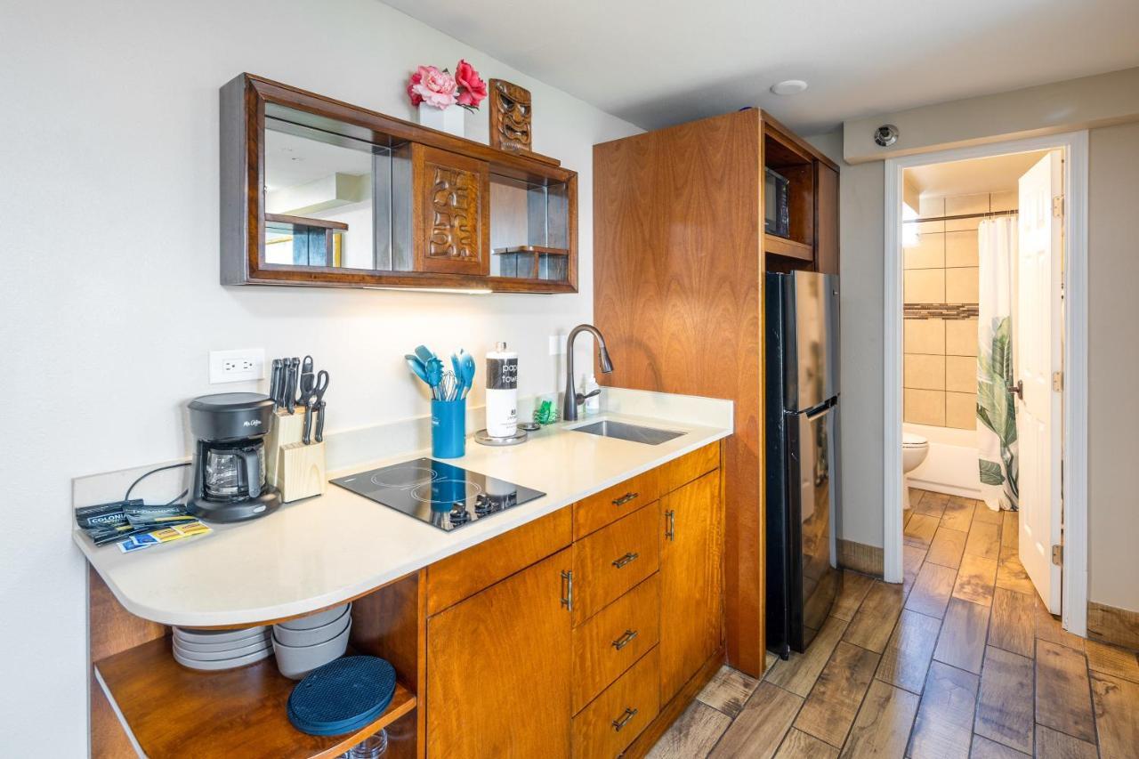 Gorgeous One Bedroom Bamboo Blocks From The Beach 檀香山 外观 照片