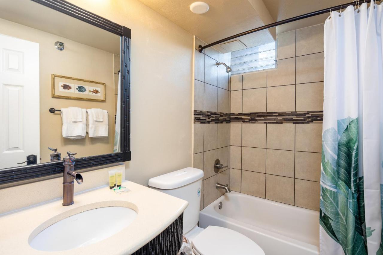 Gorgeous One Bedroom Bamboo Blocks From The Beach 檀香山 外观 照片
