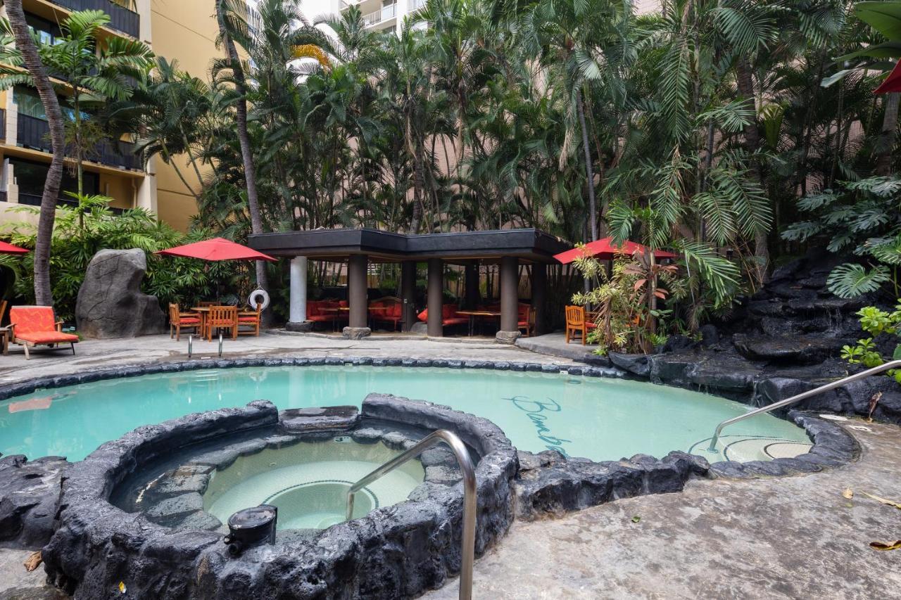 Gorgeous One Bedroom Bamboo Blocks From The Beach 檀香山 外观 照片