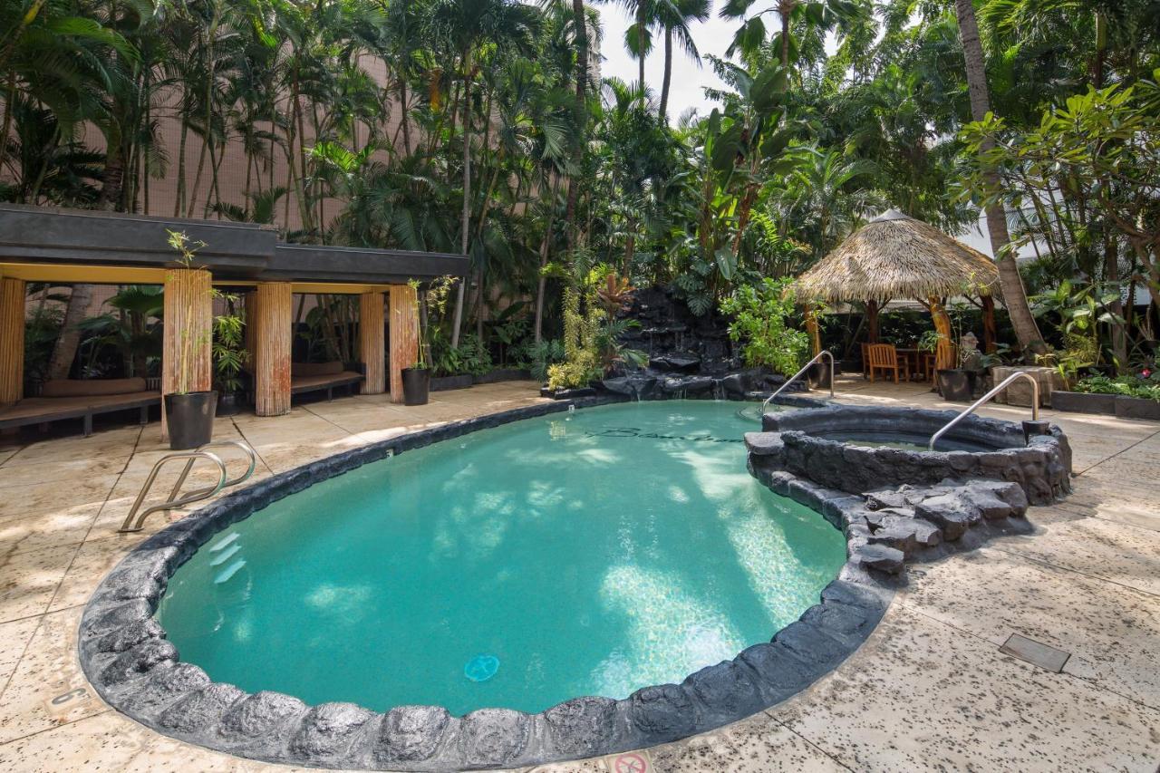 Gorgeous One Bedroom Bamboo Blocks From The Beach 檀香山 外观 照片