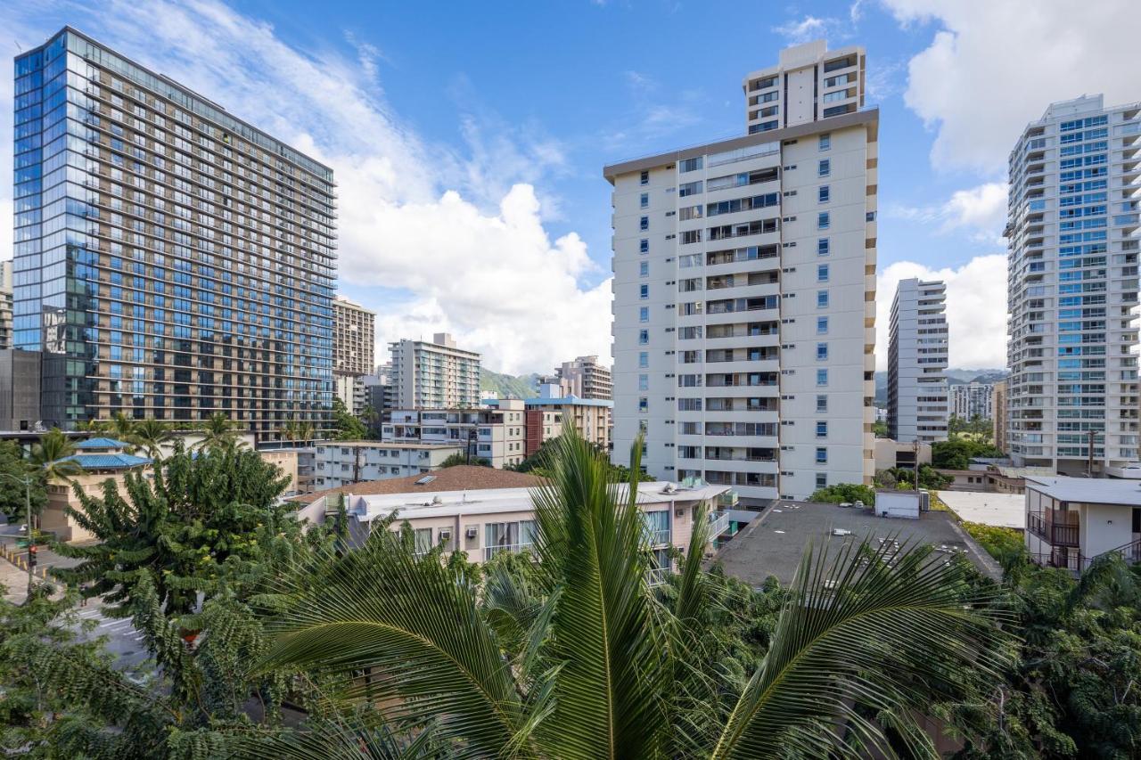 Gorgeous One Bedroom Bamboo Blocks From The Beach 檀香山 外观 照片